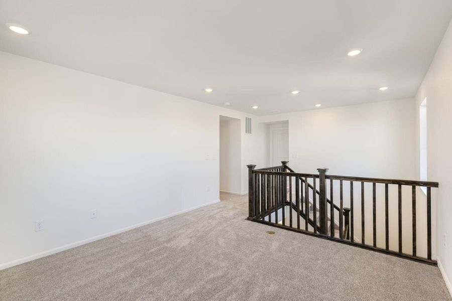 Spacious, unfurnished interior of a new home in Murphy Creek Reserve, Aurora (Image 7).