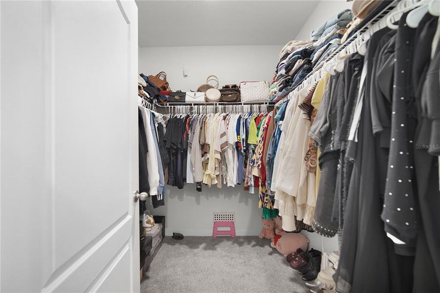 Close-up of interior finishes inside a home in Kindred, Kissimmee (Image 20).