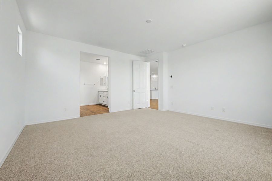 Spacious, unfurnished interior of a new home in Tierra Vistoso, Surprise (Image 11).