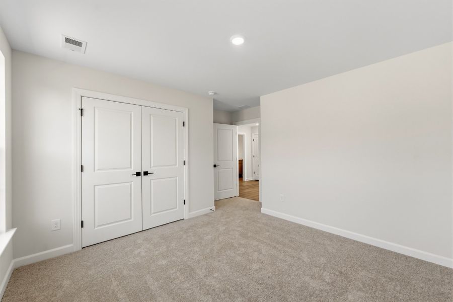 Spacious, unfurnished interior of a new home in Bens Crossing, Woodruff (Image 39).