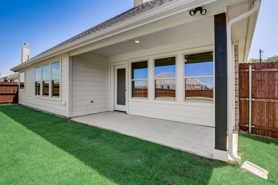 Representative exterior details of a home built from the The Brazos by Trinity Classic Homes in Freeman Ranch, Weatherford (Image 4).