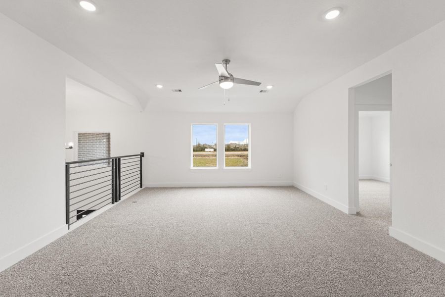 Spacious, unfurnished interior of a new home in Riverside Estates, Mont Belvieu (Image 15).
