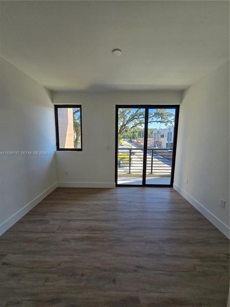 Spacious, unfurnished interior of a new home in , Dania Beach (Image 10).