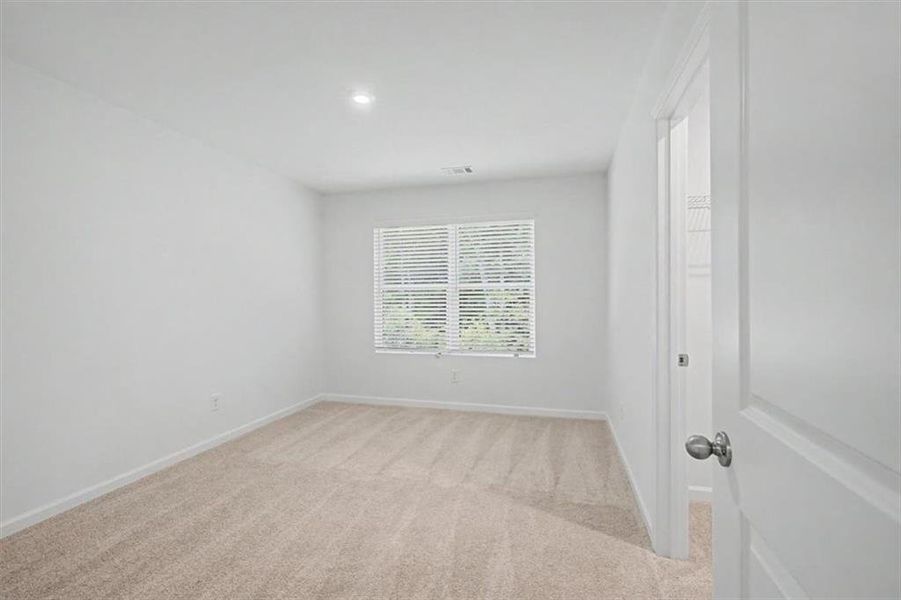 Spacious, unfurnished interior of a new home in Sawmill Creek, Mableton (Image 37).