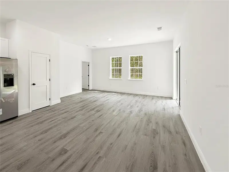 Spacious, unfurnished interior of a new home in , Ocala (Image 27).