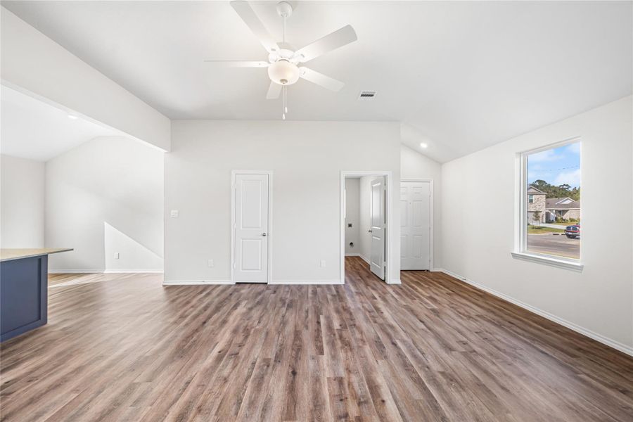 Spacious, unfurnished interior of a new home in Hill & Dale Ranch, Splendora (Image 16).