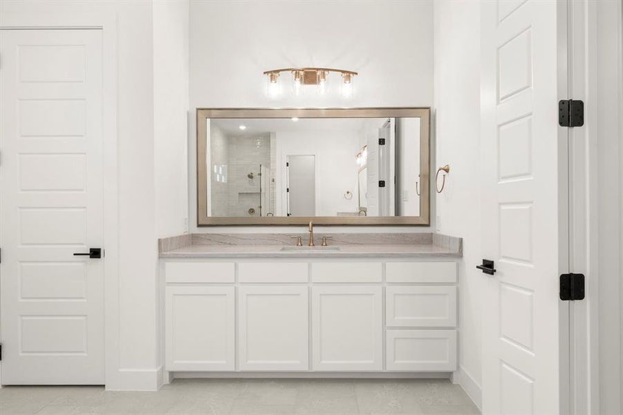 40. 200 Pearland - Bath (2)