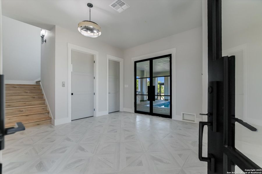 Spacious, unfurnished interior of a new home in , Kingsland (Image 24).