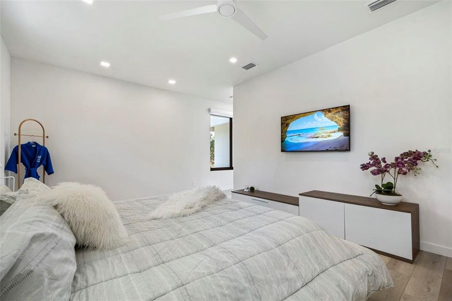 Furnished interior view inside a new home in , Windermere (Image 5).