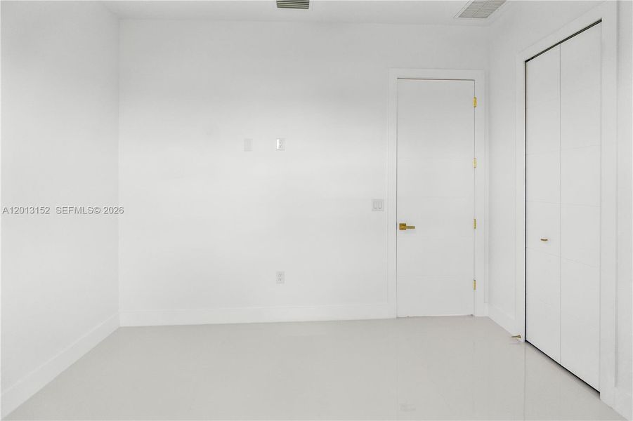 Spacious, unfurnished interior of a new home in , Lehigh Acres (Image 44).