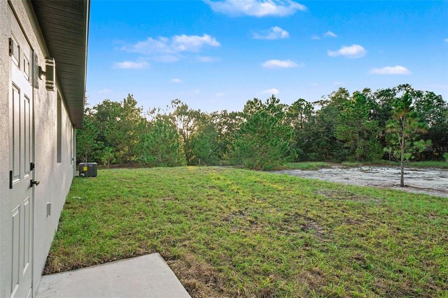 Exterior details and patio area of a home in , Avon Park (Image 3).