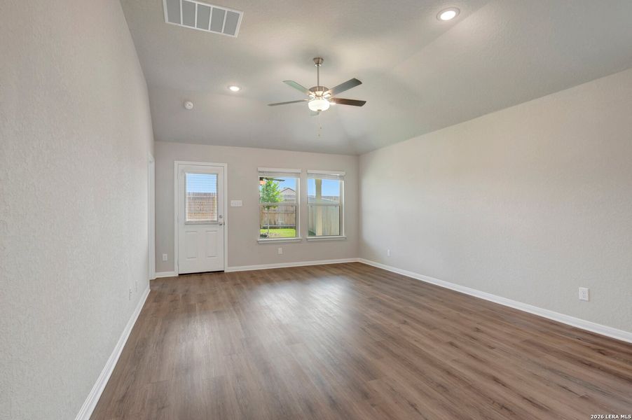 Spacious, unfurnished interior of a new home in Park Place, New Braunfels (Image 28). Spacious, unfurnished interior of a new home in Park Place, New Braunfels (Image 28).