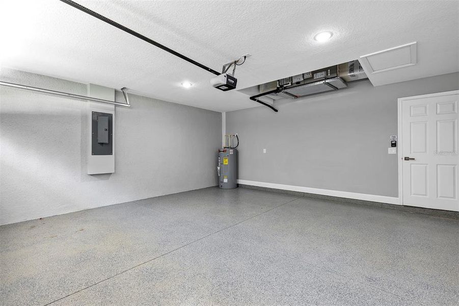 Spacious, unfurnished interior of a new home in , Belleview (Image 20).