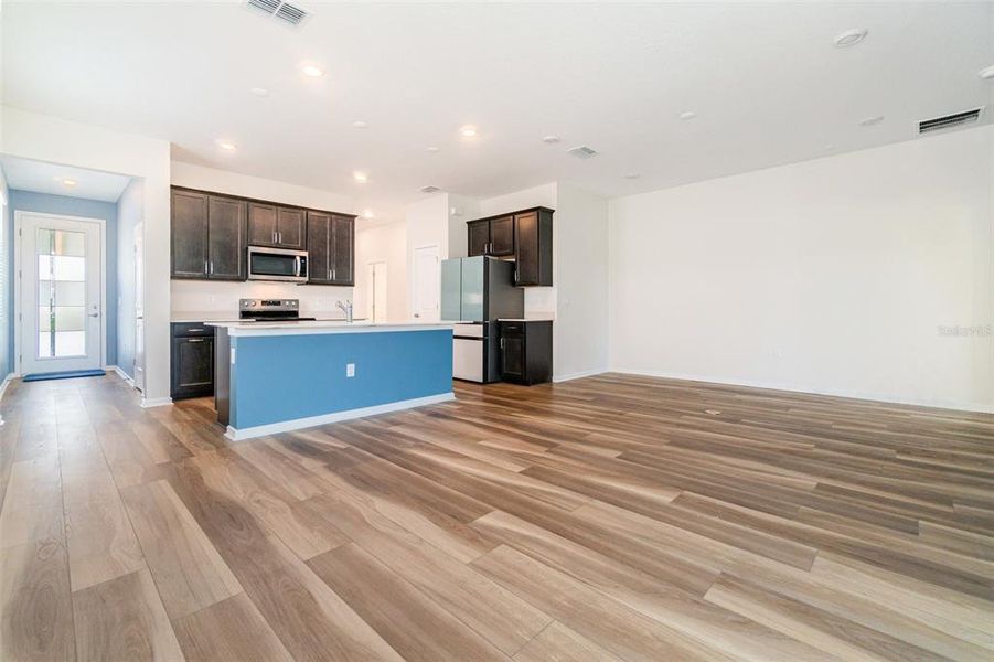 Spacious, unfurnished interior of a new home in , Clermont (Image 30).