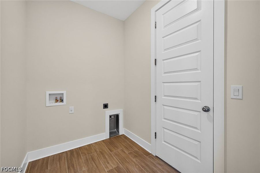 Spacious, unfurnished interior of a new home in Cape Coral, Cape Coral (Image 27). Spacious, unfurnished interior of a new home in Cape Coral, Cape Coral (Image 27).