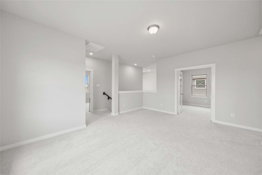 Spacious, unfurnished interior of a new home in Sunterra 40, Katy (Image 14).
