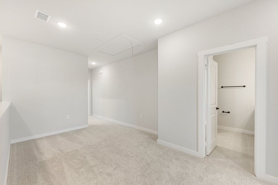 Spacious, unfurnished interior of a new home in Wildridge, Oak Point (Image 40). Spacious, unfurnished interior of a new home in Wildridge, Oak Point (Image 40).