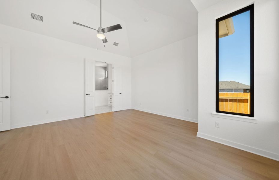 Spacious, unfurnished interior of a new home in 6 Creeks, Kyle (Image 14).