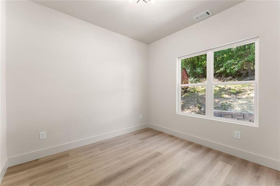 Spacious, unfurnished interior of a new home in , Gainesville (Image 37).