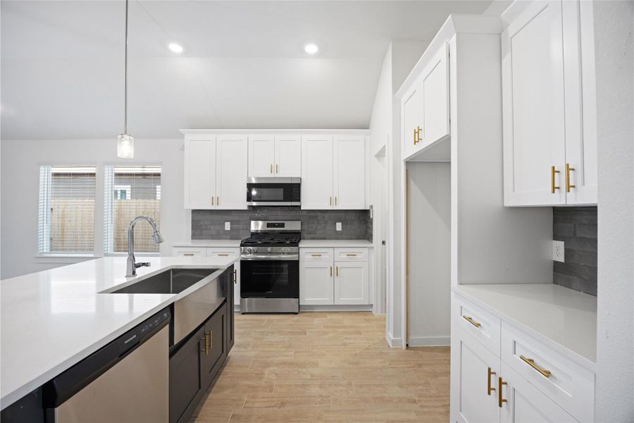 Furnished interior view inside a new home in Glendale Lakes, Rosharon (Image 5).