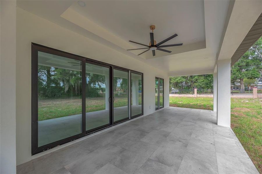 Exterior details and patio area of a home in , Thonotosassa (Image 3).