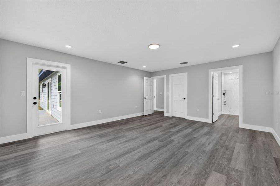 Spacious, unfurnished interior of a new home in , Dunnellon (Image 24).
