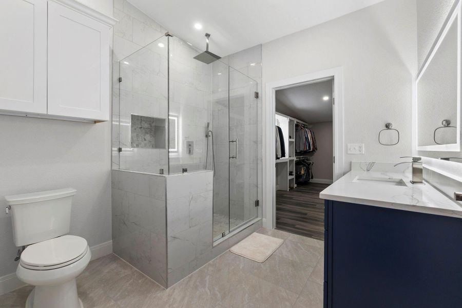 2nd floor primary bathroom