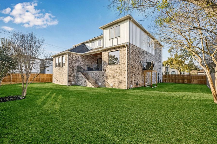 Exterior details and patio area of a home in , Houston (Image 4).