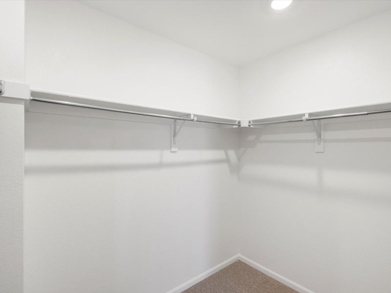 Spacious, unfurnished interior of a new home in Skyview at High Point, Aurora (Image 10).