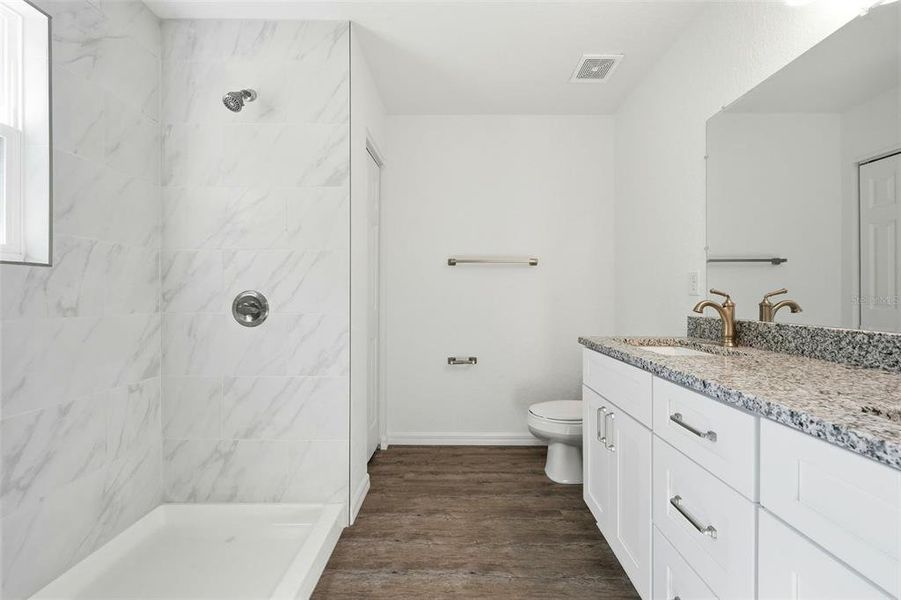 Furnished interior view inside a new home in , Ocklawaha (Image 10).