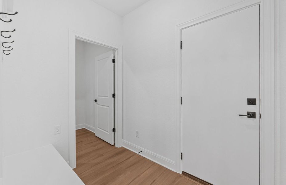 Spacious, unfurnished interior of a new home in Horizon Lake, Leander (Image 19).