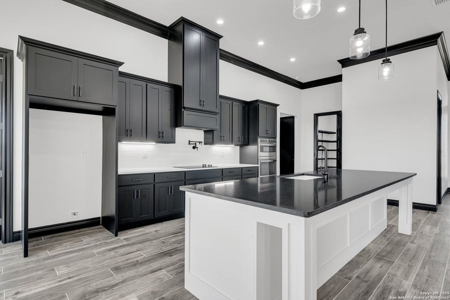 Furnished interior view inside a new home in , La Vernia (Image 9).