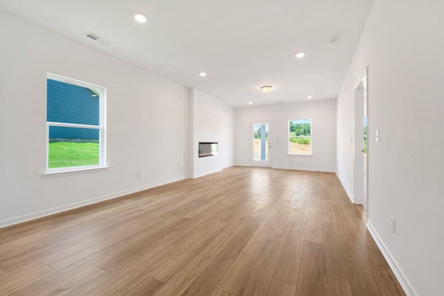 Spacious, unfurnished interior of a new home in Jackson Hills, Clarksville (Image 15).