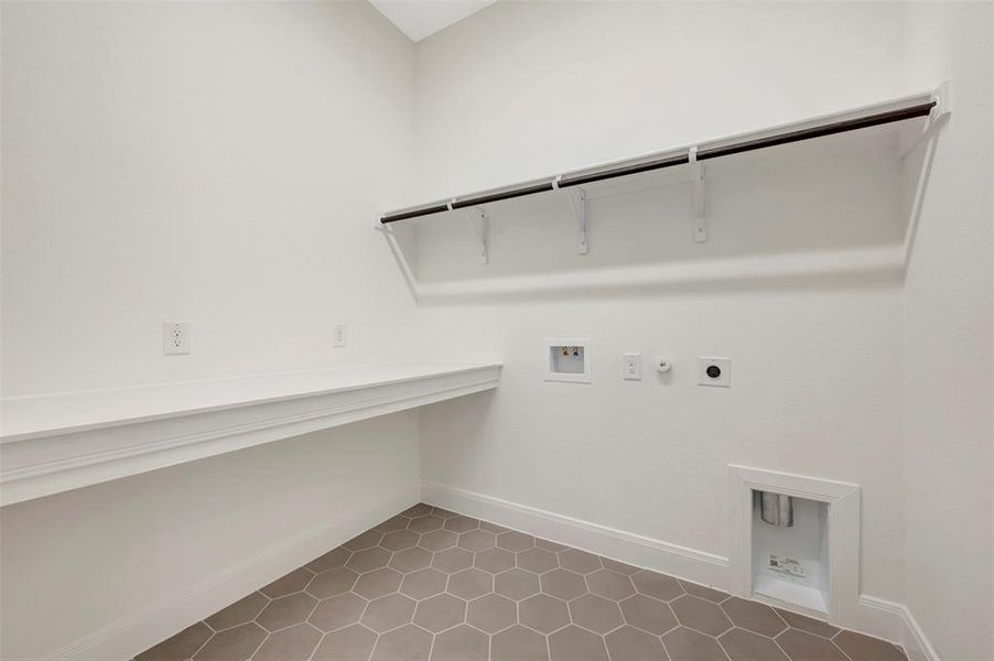 Spacious, unfurnished interior of a new home in South Pointe Manor Series, Mansfield (Image 23).