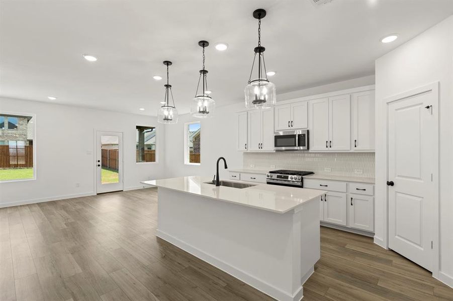 08. 1328 Parkdale - Kitchen (4)