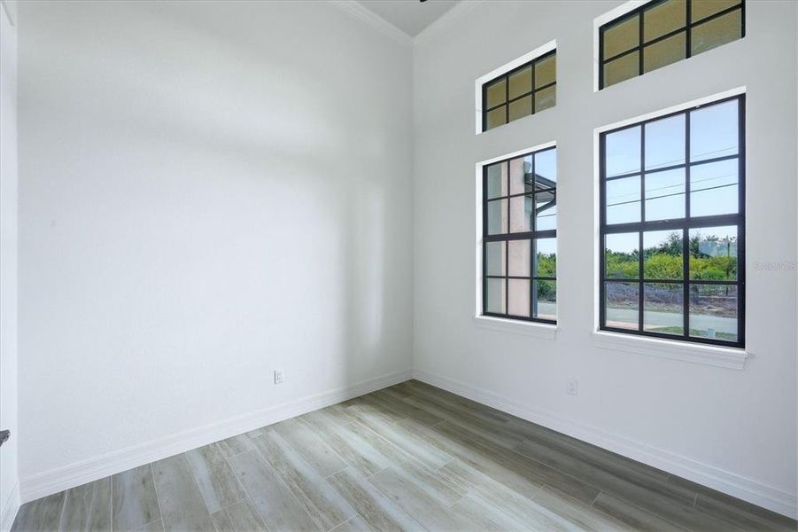 Spacious, unfurnished interior of a new home in , Port Charlotte (Image 18).