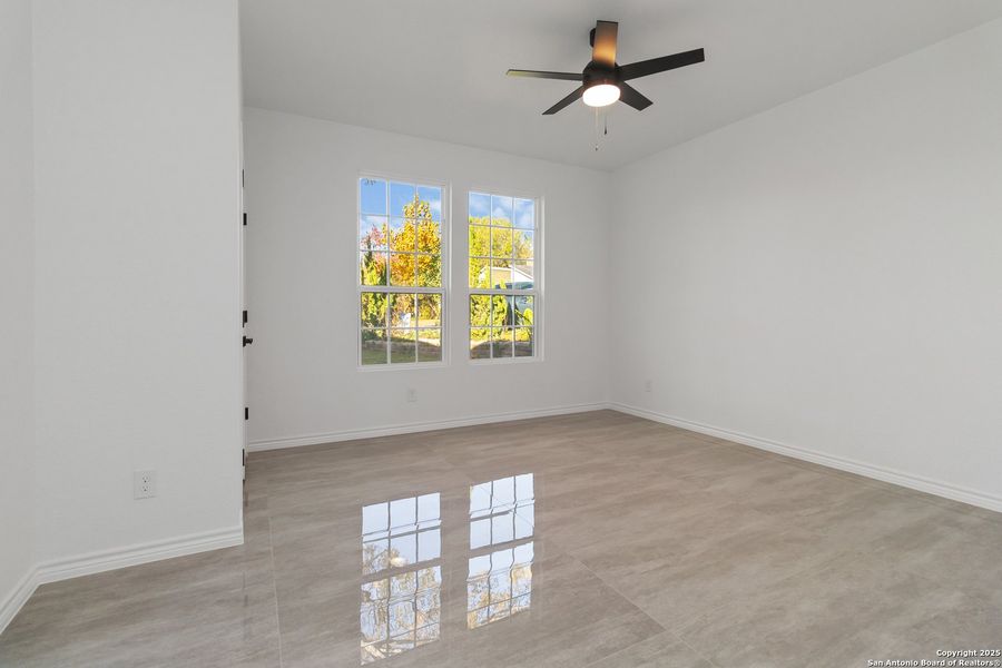 Spacious, unfurnished interior of a new home in , San Antonio (Image 37).