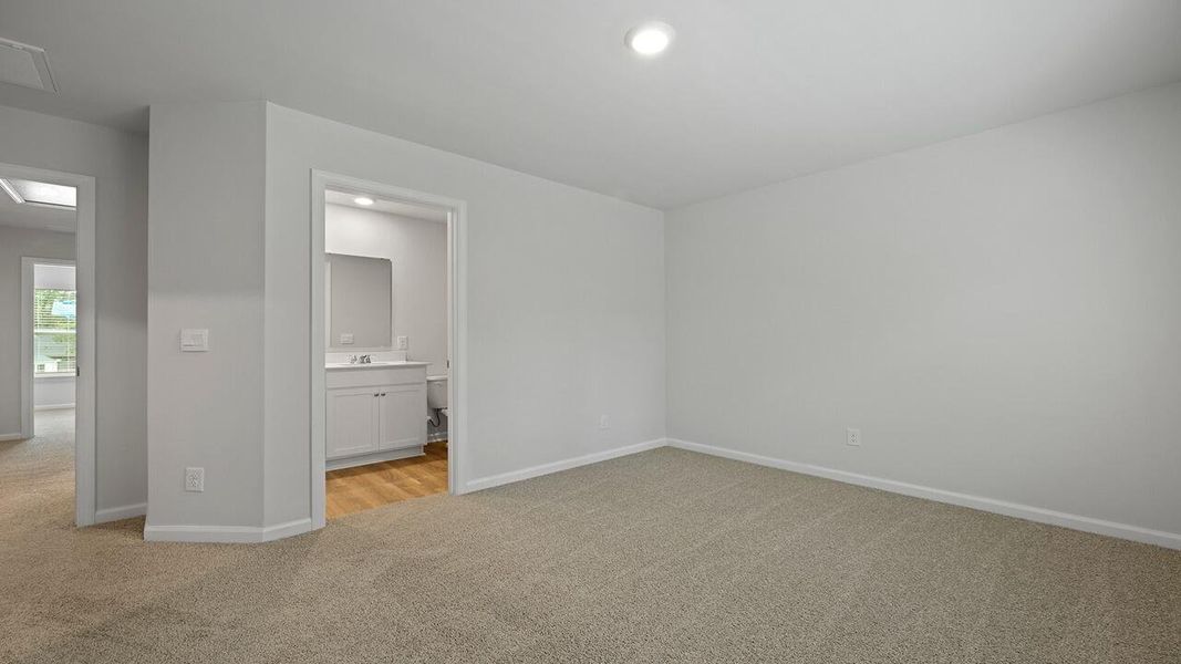 Spacious, unfurnished interior of a new home in Garbon Fields, Summerville (Image 28).