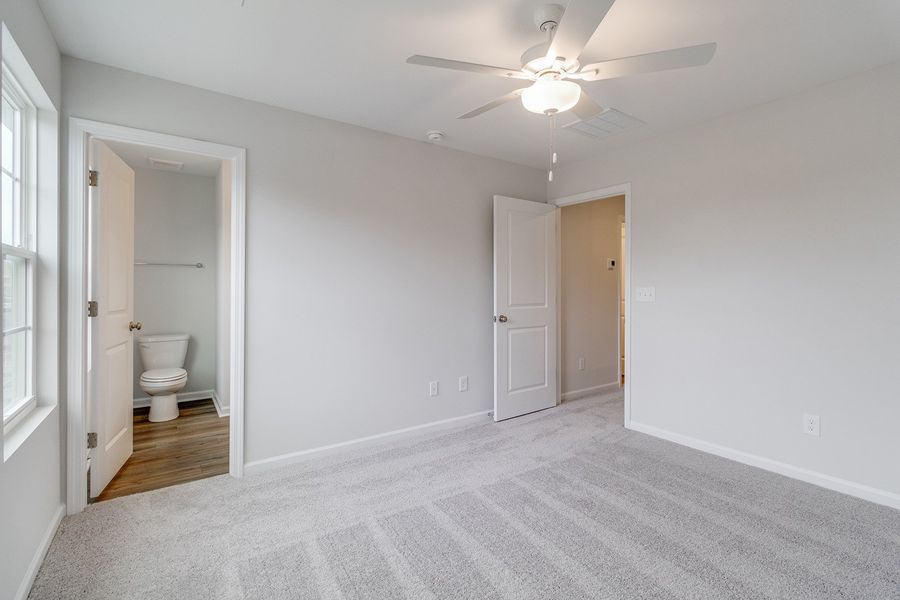 Spacious, unfurnished interior of a new home in Astoria, Columbia (Image 23).