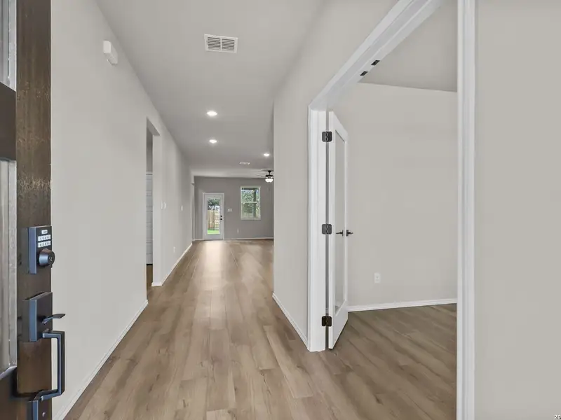 Spacious, unfurnished interior of a new home in Bricewood, San Antonio (Image 23).