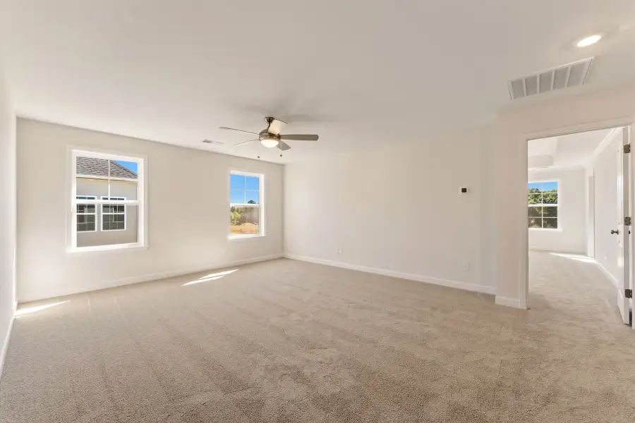 Spacious, unfurnished interior of a new home in Ridgecrest at Midway, Anderson (Image 25).