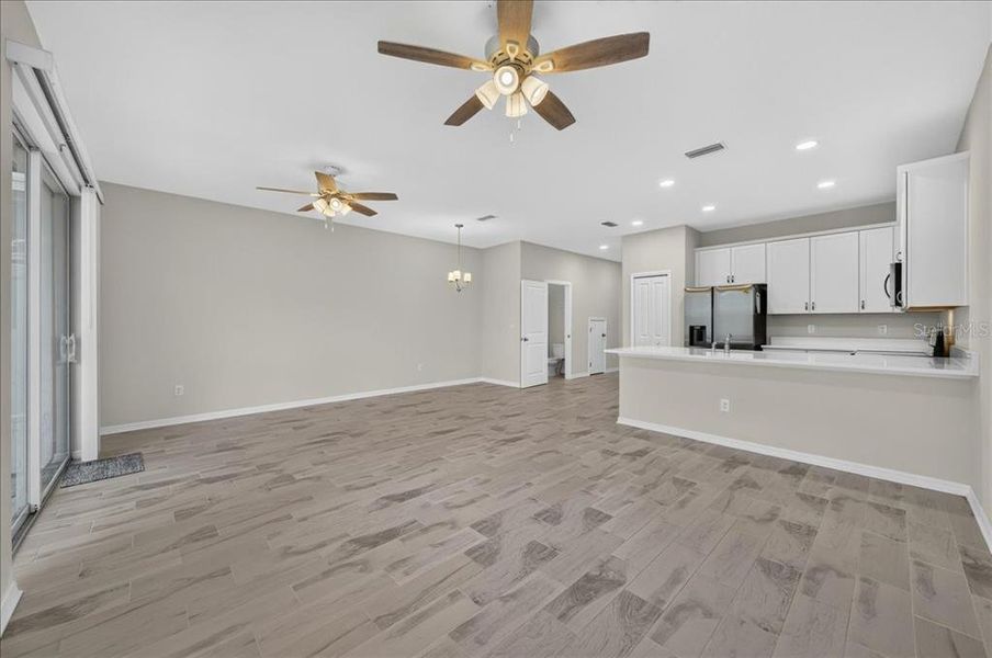 Spacious, unfurnished interior of a new home in Calusa Creek, Riverview (Image 28).