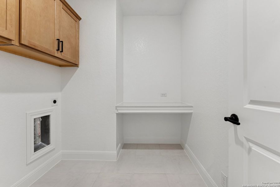 Spacious, unfurnished interior of a new home in Davis Ranch 50', San Antonio (Image 24).