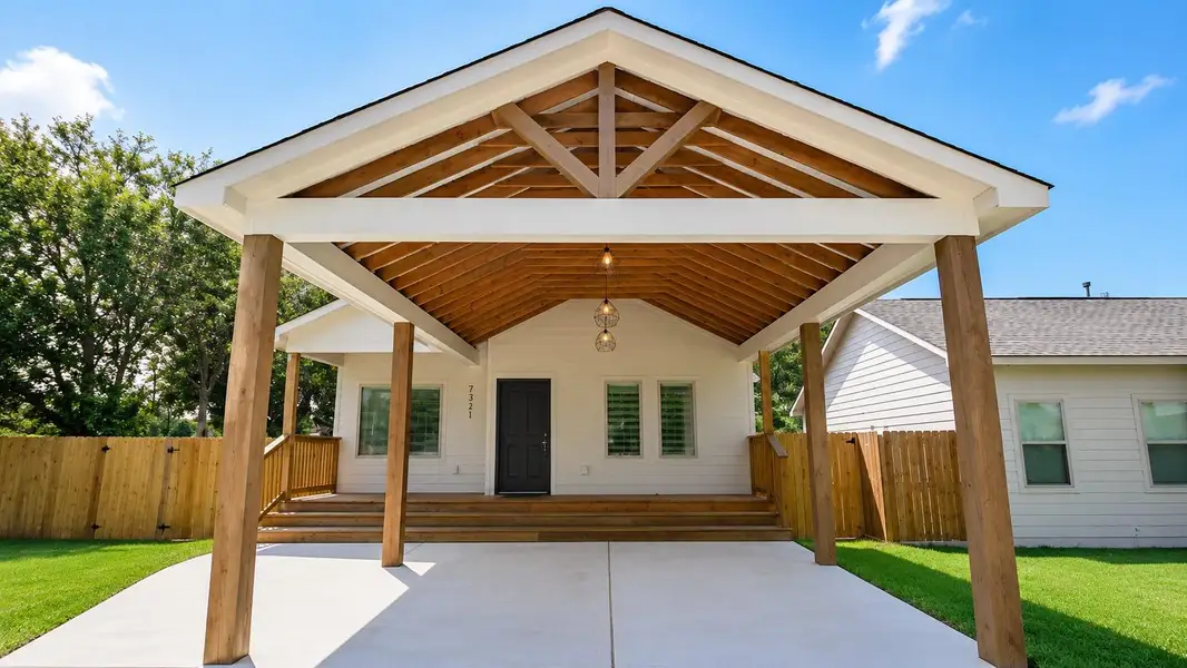 Exterior details and patio area of a home in , Houston (Image 23).