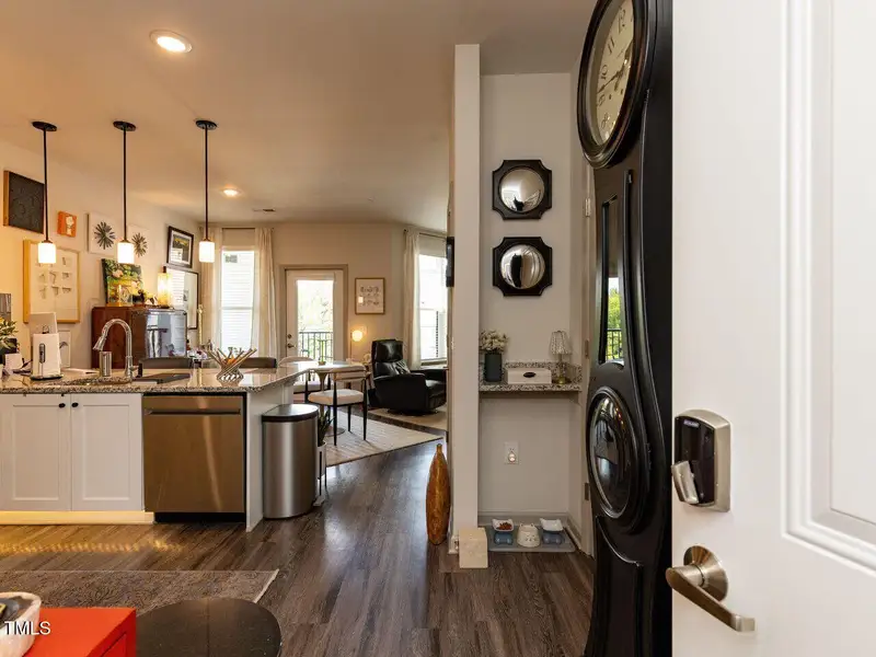 001-1280x960-foyer-entry 001-1280x960-foyer-entry