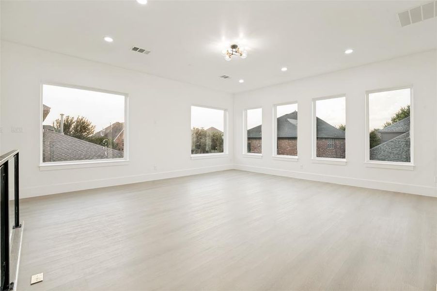 Spacious, unfurnished interior of a new home in , Frisco (Image 26).