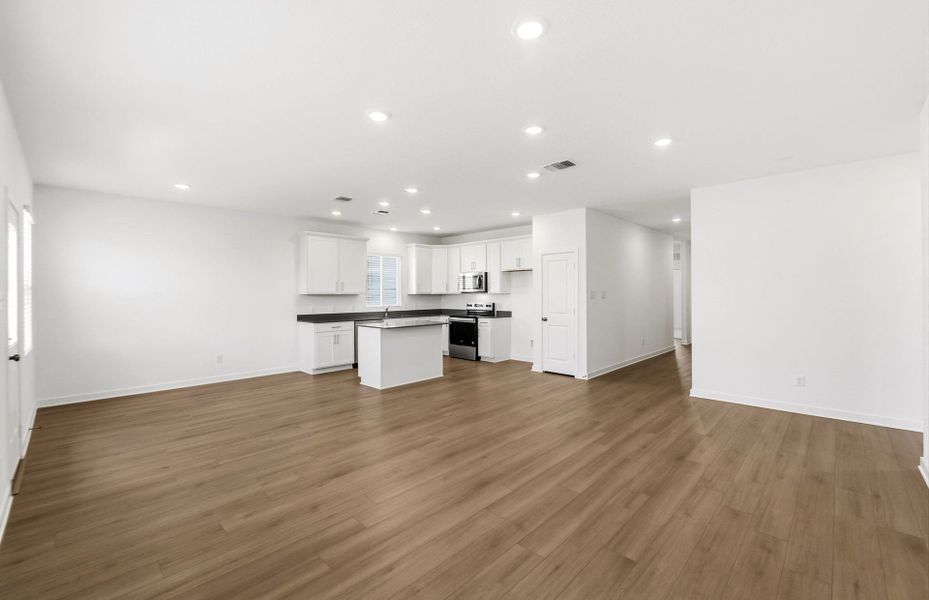 Spacious, unfurnished interior of a new home in Skyview, Belton (Image 13).