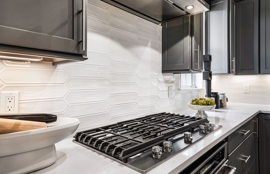 Representative interior finishes for a home built from the Easley by Pulte Homes in Highpointe, Stuart (Image 19).