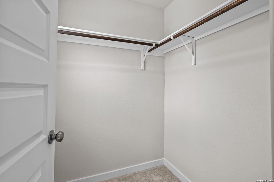 Spacious, unfurnished interior of a new home in Hiddenbrooke, Seguin (Image 24).