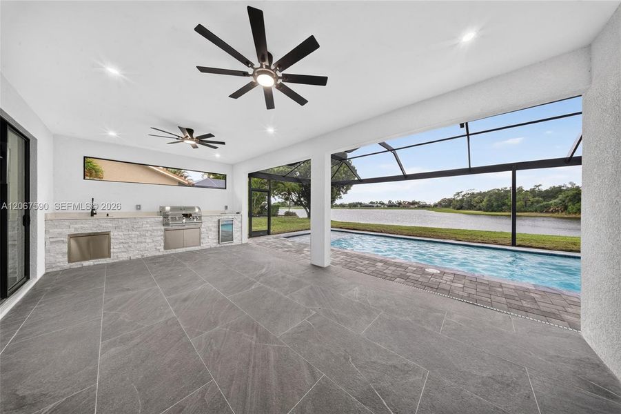 Spacious, unfurnished interior of a new home in , Punta Gorda (Image 17).